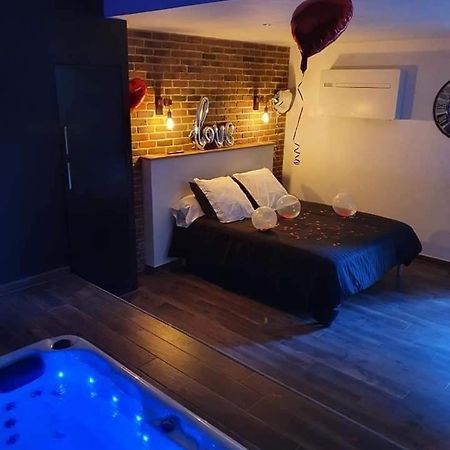 Ferriere-la-Grande Chambre Romantique Avec Spa Privatif מראה חיצוני תמונה